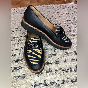 Platform loafer with metallic chainlink detail, lightweight everlasting comfort